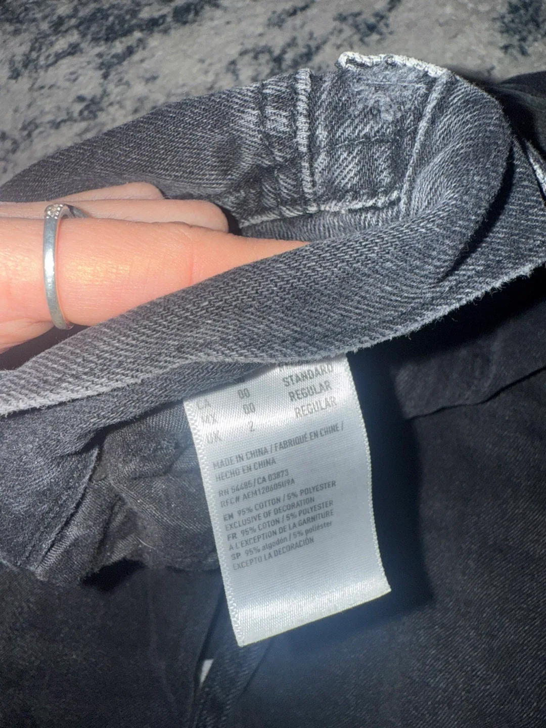 American Eagle Black Ripped Jeans Size 00 image indicator(3)