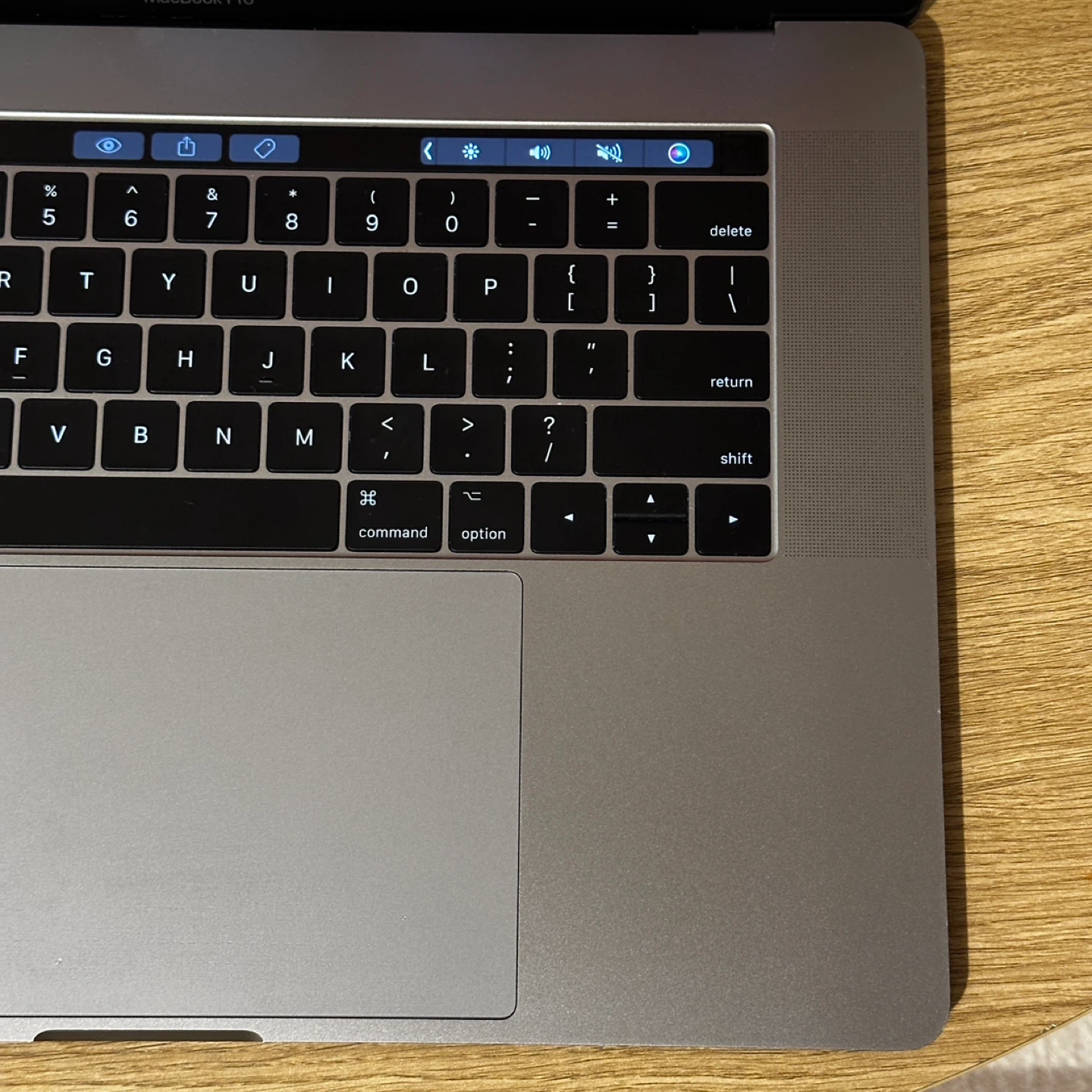 Apple MacBook Pro 2017 - 15 inches - i7 16/512 GB - Space Grey - photo 2