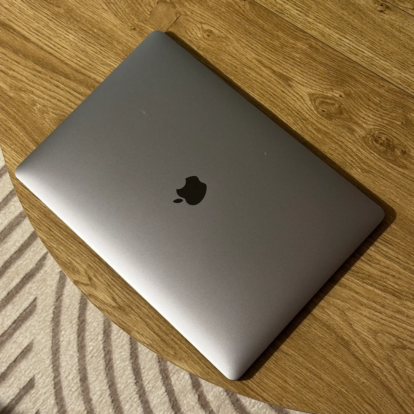 Apple MacBook Pro 2017 - 15 inches - i7 16/512 GB - Space Grey image indicator(4)