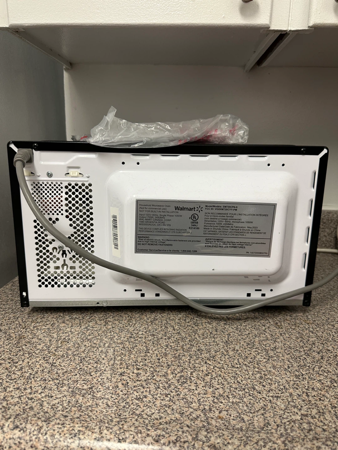 0.7 Cu ft Hamilton Beach Microwave - photo 5
