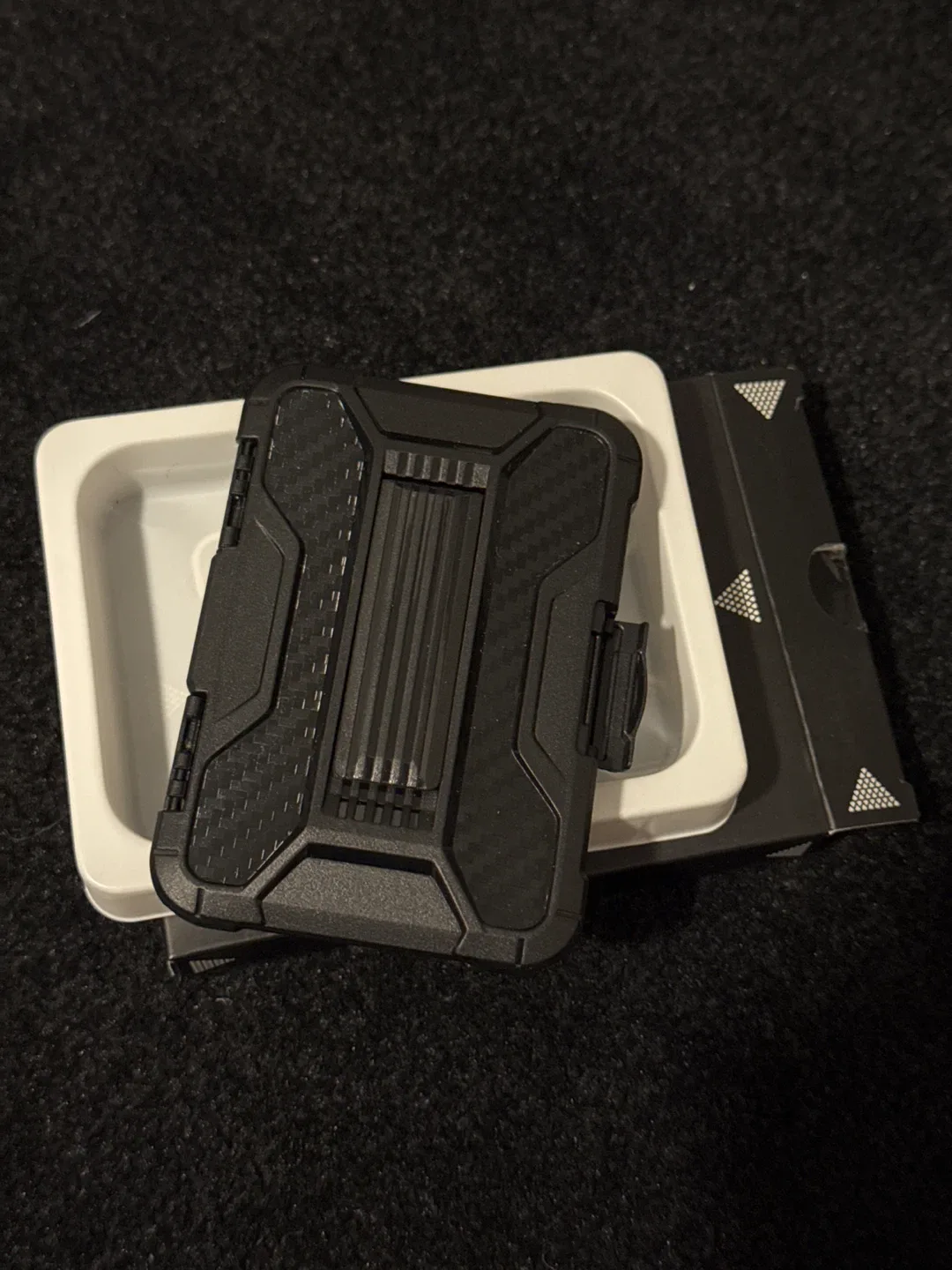 Magnetic Wallet with Foldable Kickstand, 4 Cards thumbnail