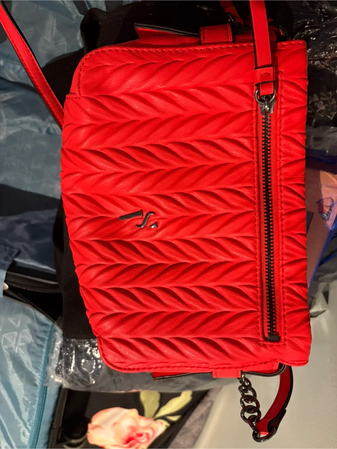 Vera Wang Red Crossbody Bag image indicator(2)