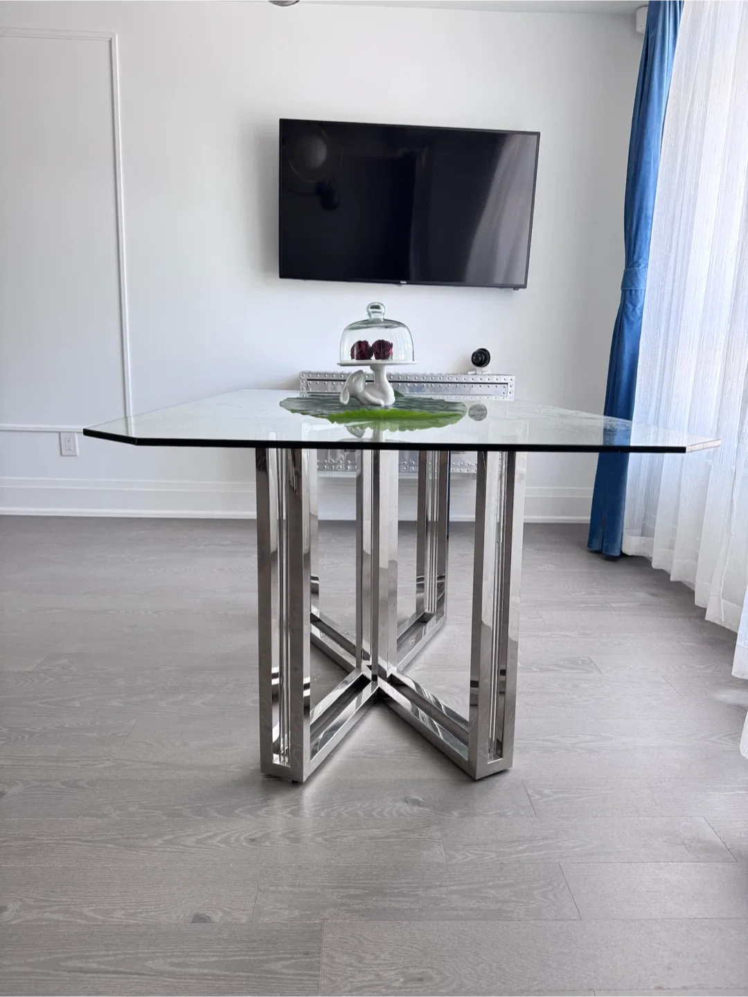 Glass Dining Table with Chrome Base image indicator(4)