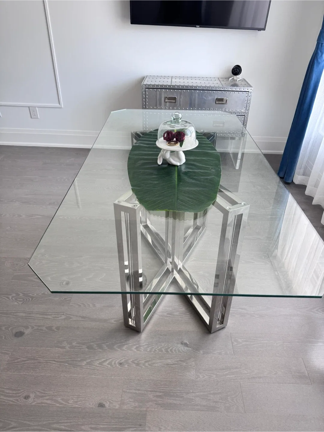 Glass Dining Table with Chrome Base image indicator(5)