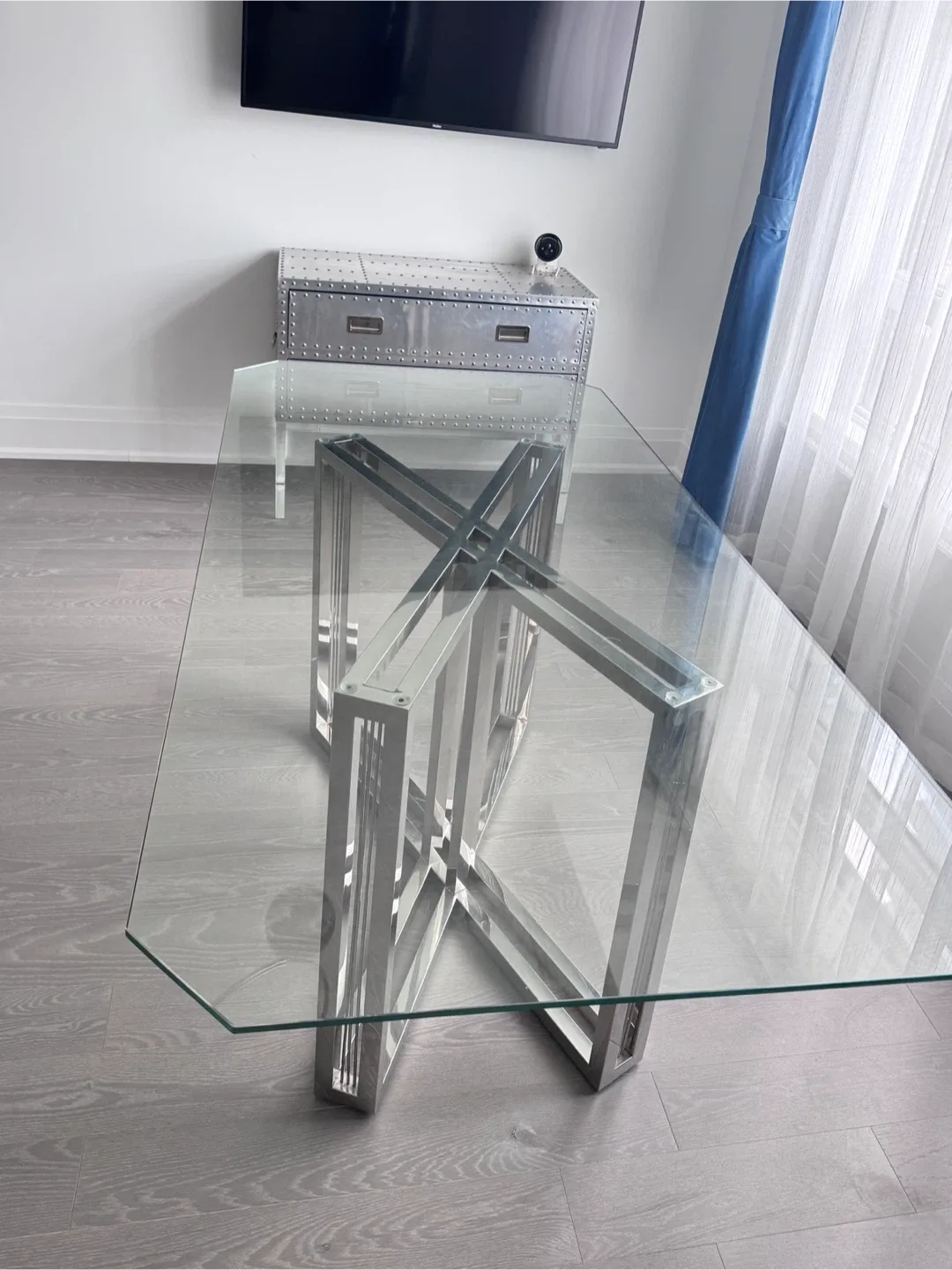 Glass Dining Table with Chrome Base image indicator(8)