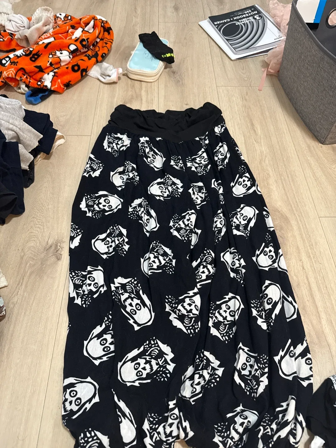 Black & White Skull Print Pants thumbnail