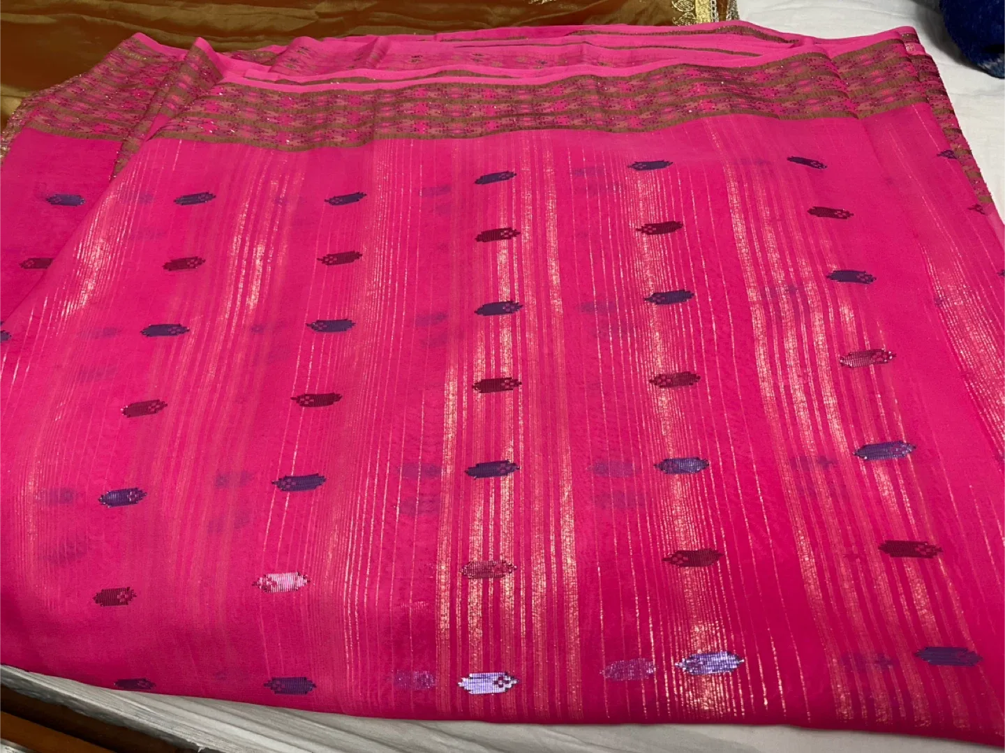 GORGEOUS INDIAN Pink Saree WITH GOLD PALLU thumbnail