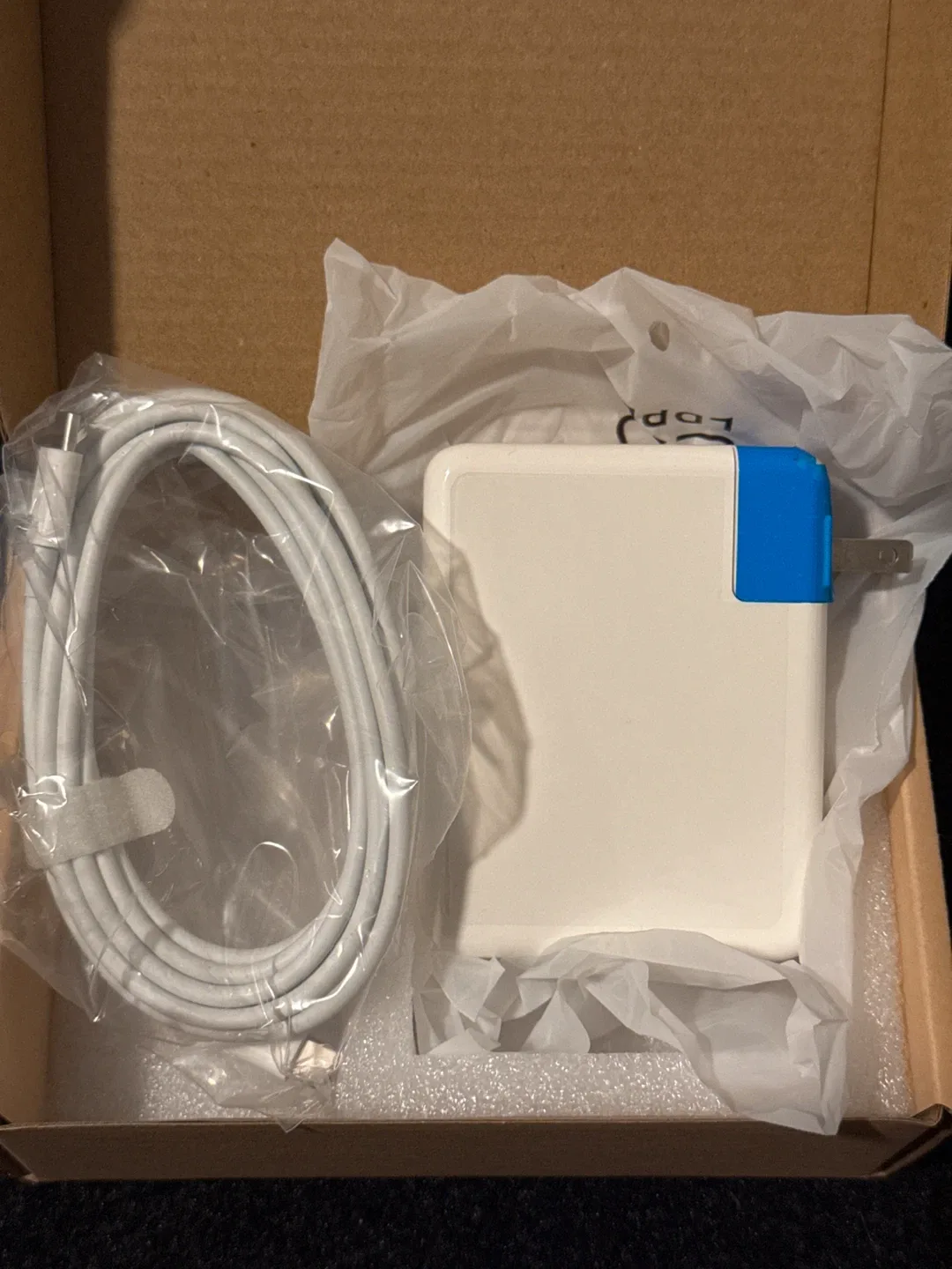 Charger 140W 96W 70W with USB C-to-USB C cable thumbnail