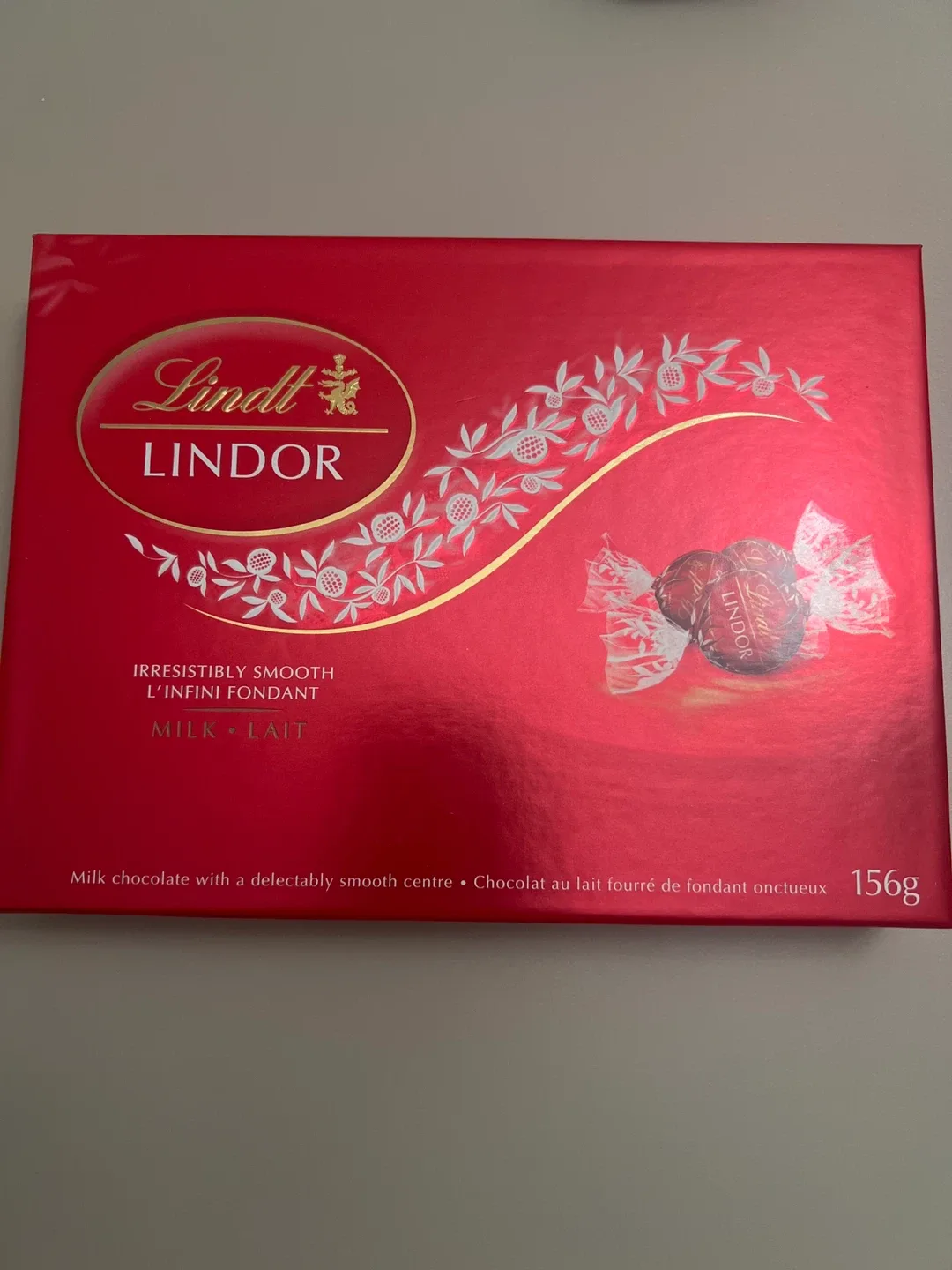 Box of Lindt Lindor Milk Chocolate 156g