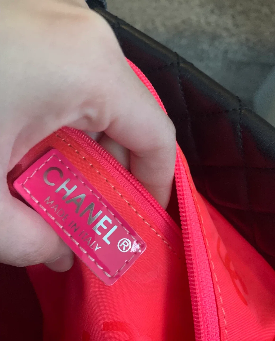 Quilted leather Tote image indicator(3)