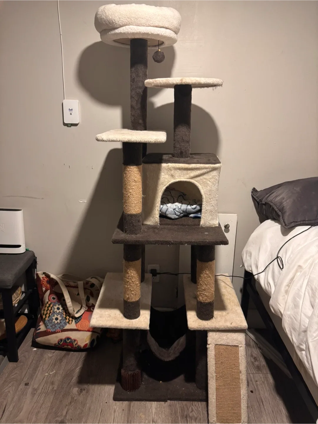 Cat Tree/Scratching Post image indicator(3)