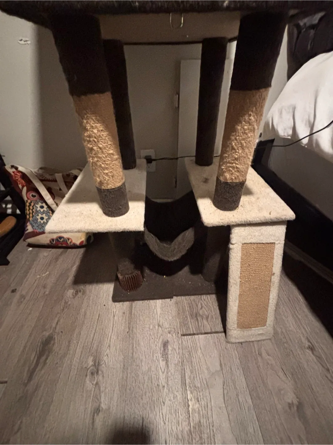 Cat Tree/Scratching Post image indicator(5)