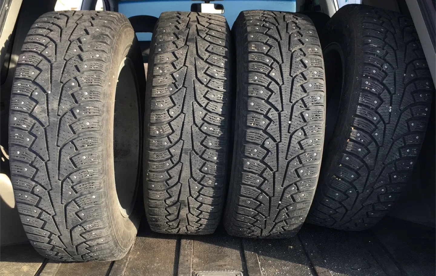 Nokian Hakkapeliitta 215/65R16 Winter Tires image indicator(9)