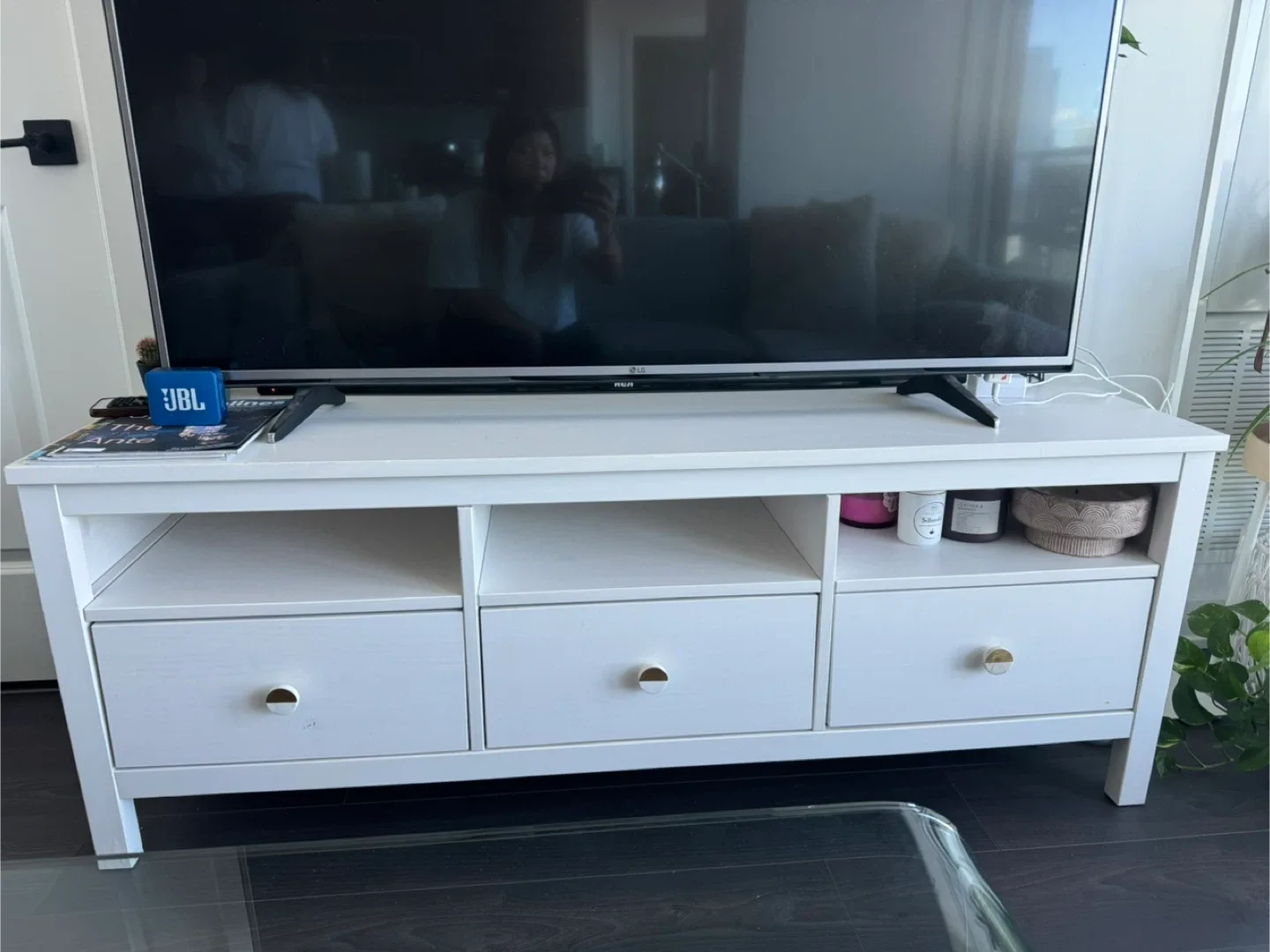 IKEA Hemnes TV Bench, White Stain image indicator(2)