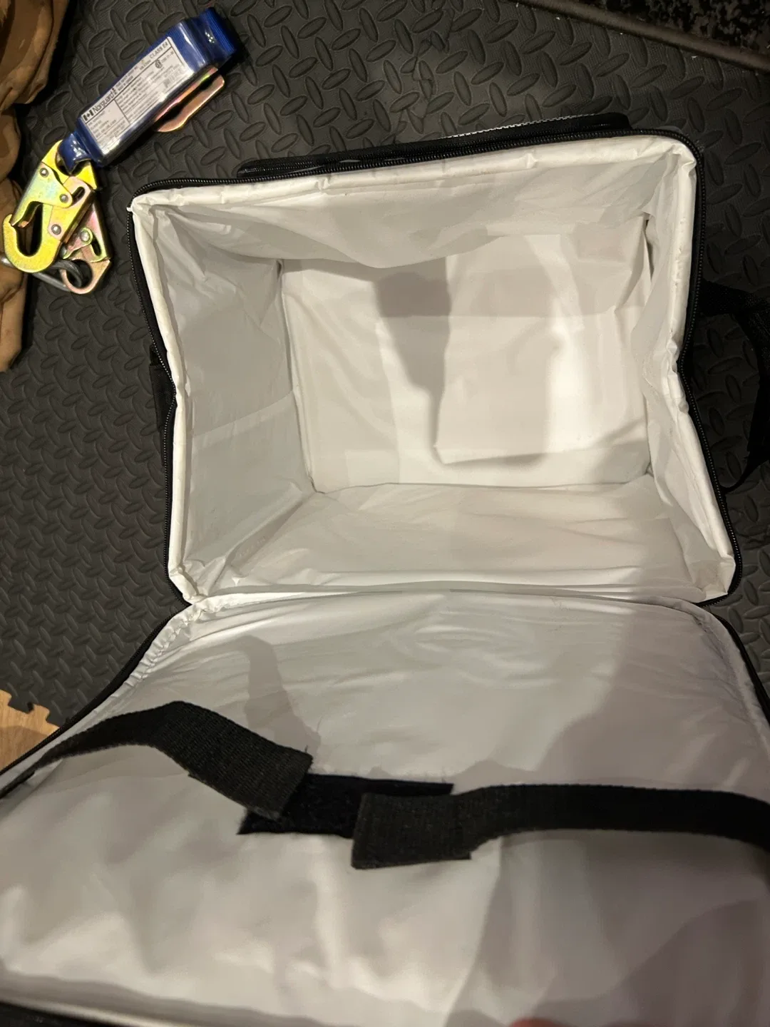 Delta Rolling cooler Bag image indicator(2)