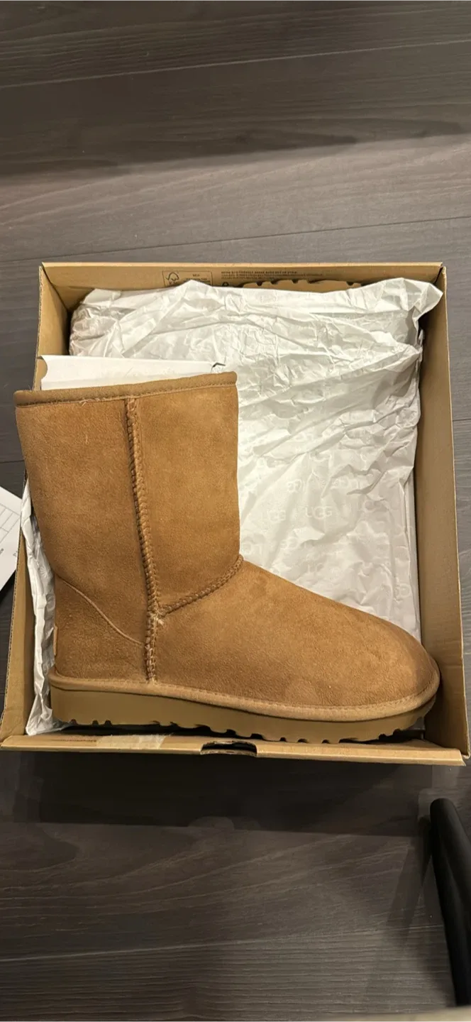 UGG Classic Short Boot - Size 7 - Chestnut image indicator(2)