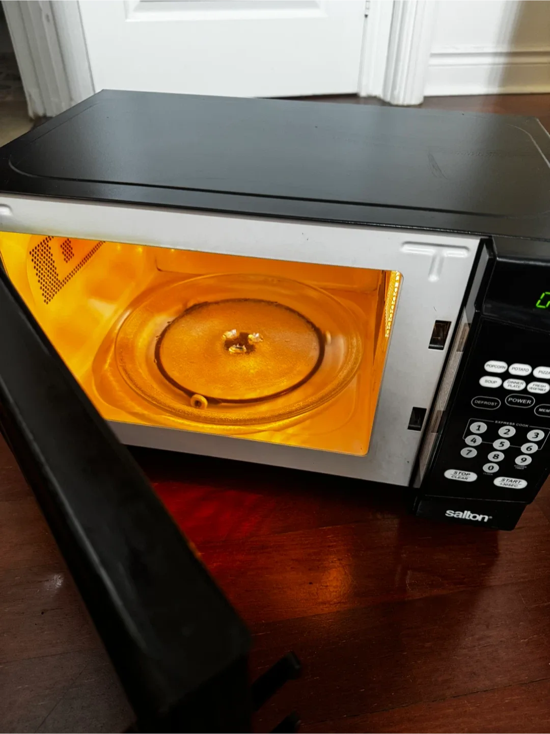 Salton Microwave Oven MW-2049B thumbnail