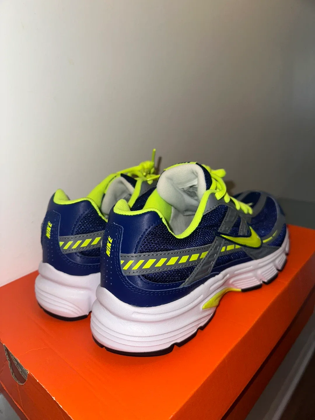 Nike running shoes image indicator(2)
