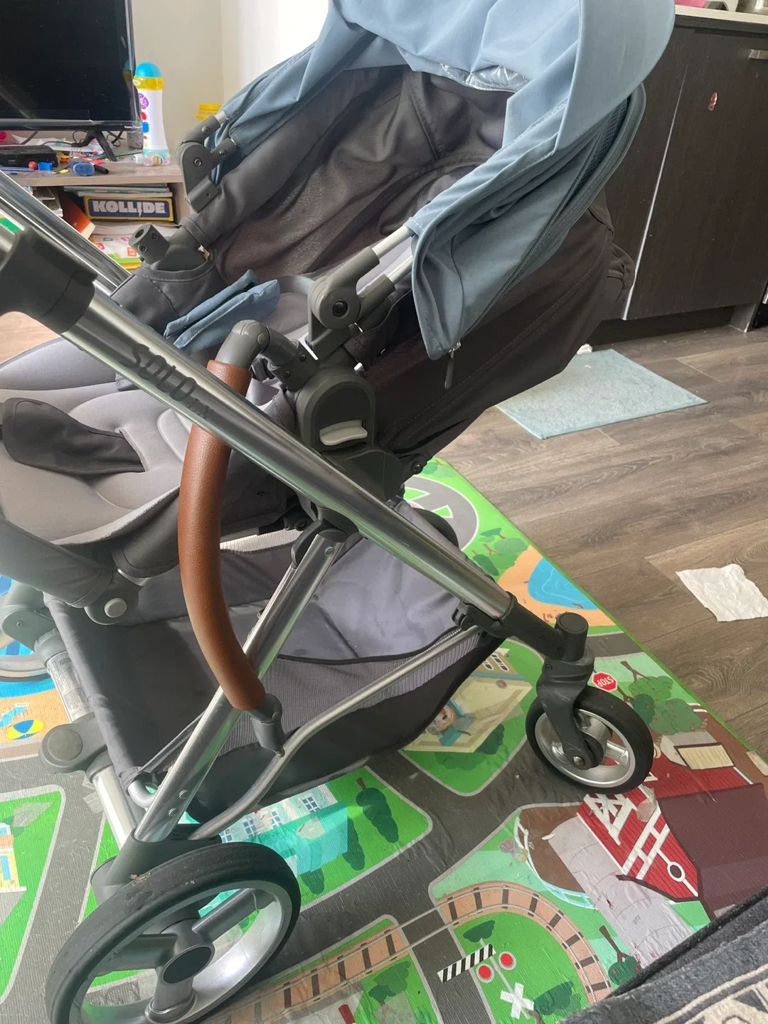 Stroller - Excellent Condition! image indicator(4)