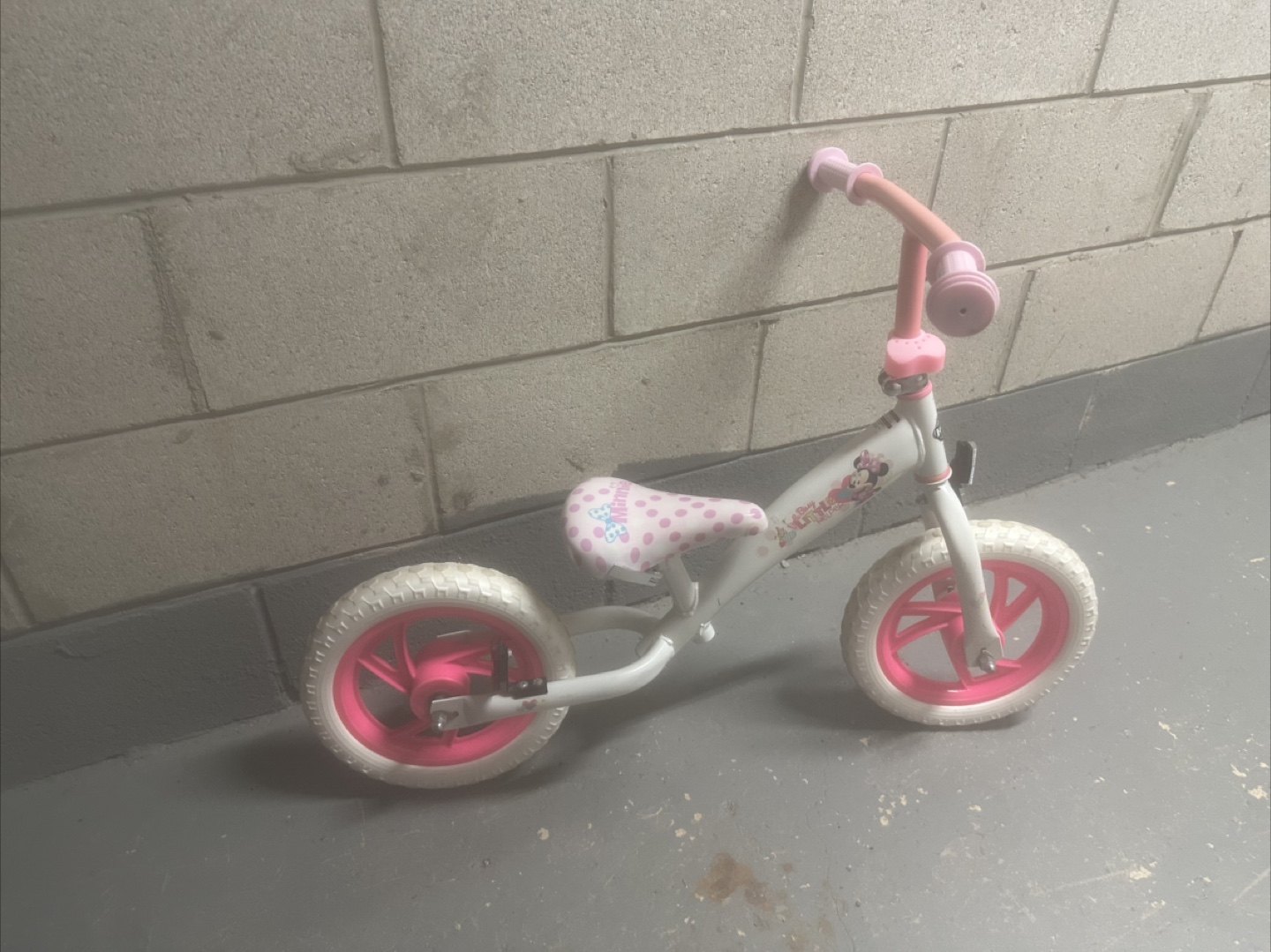 Disney Minnie Mouse Balance Bike with 12” Wheels