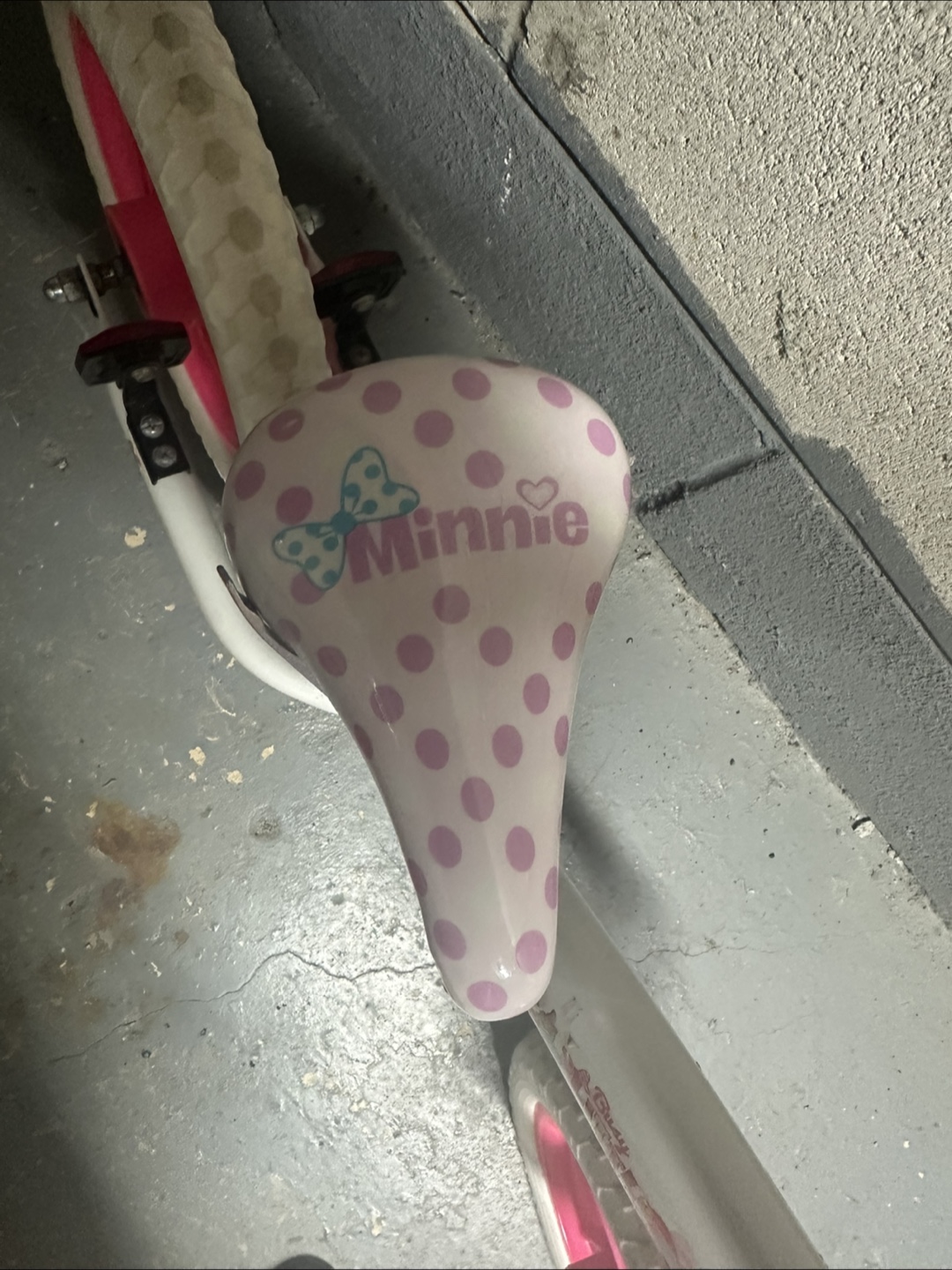 Disney Minnie Mouse Balance Bike with 12” Wheels - photo 3