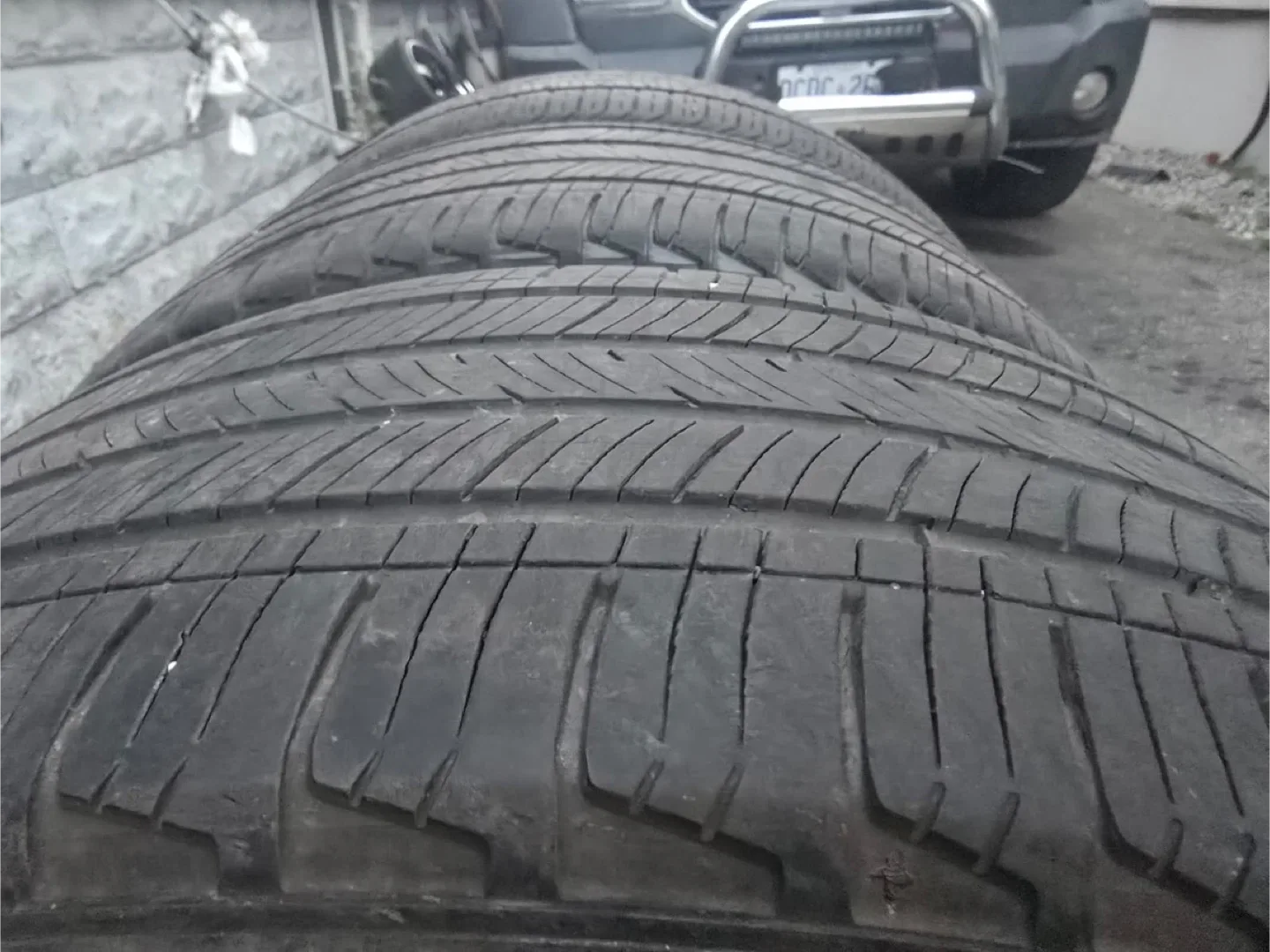 Continental & Michelin Tires - 235/55R19 image indicator(6)