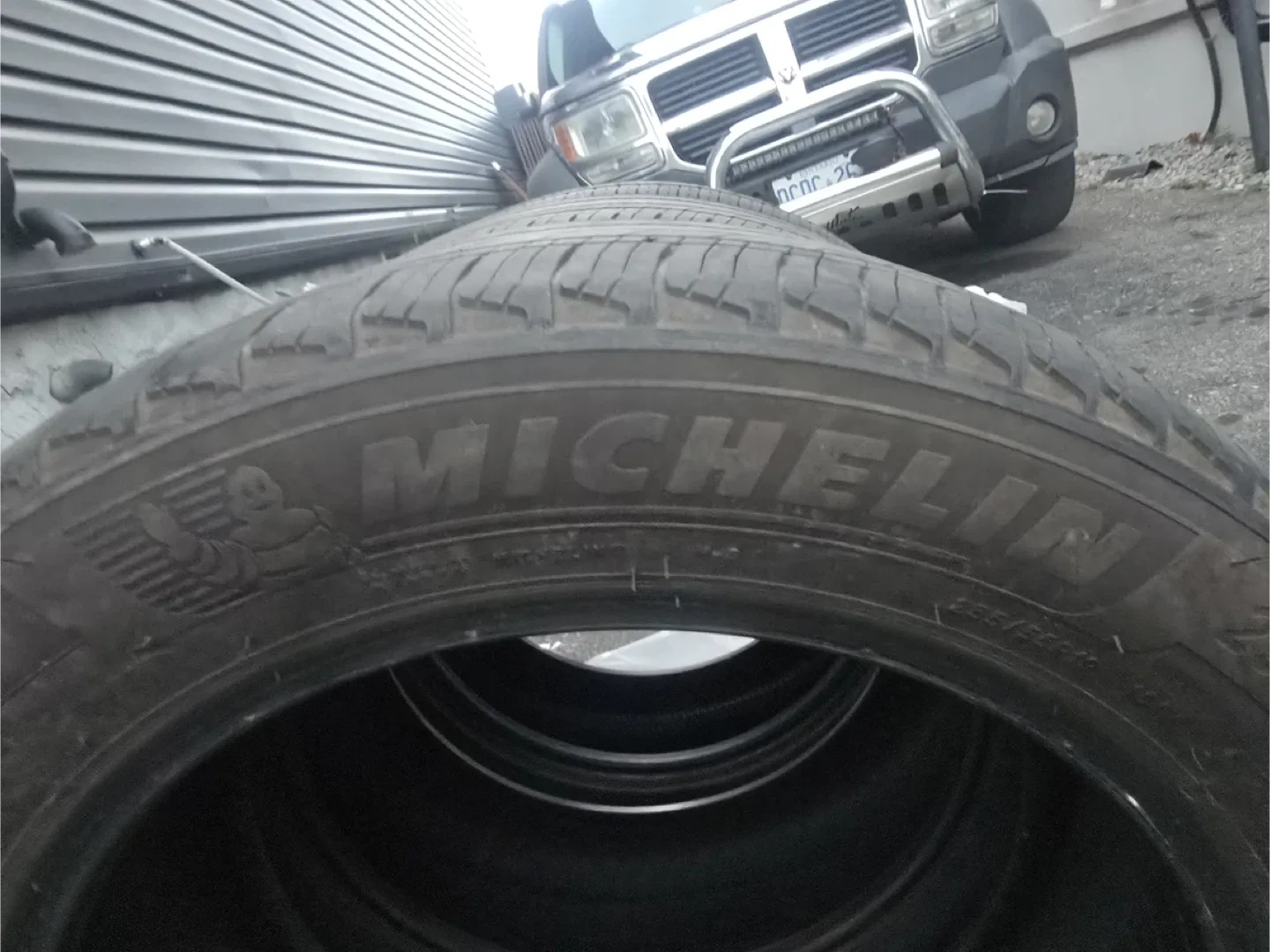 Continental & Michelin Tires - 235/55R19 image indicator(4)