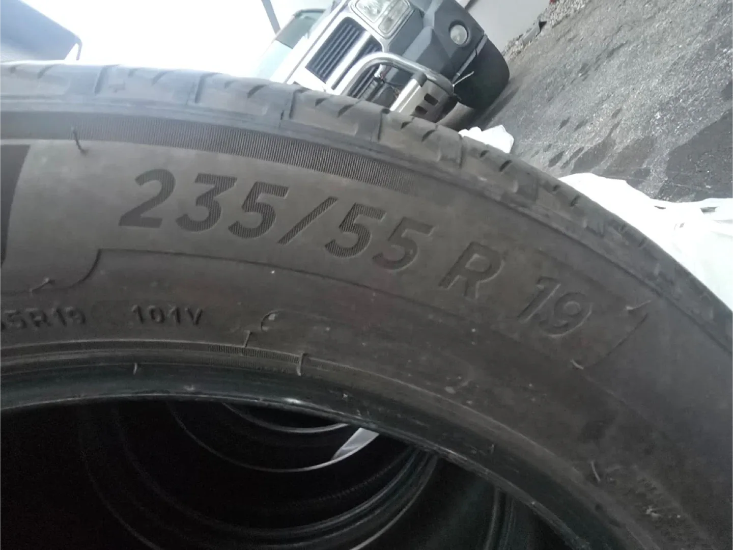 Continental & Michelin Tires - 235/55R19 image indicator(7)