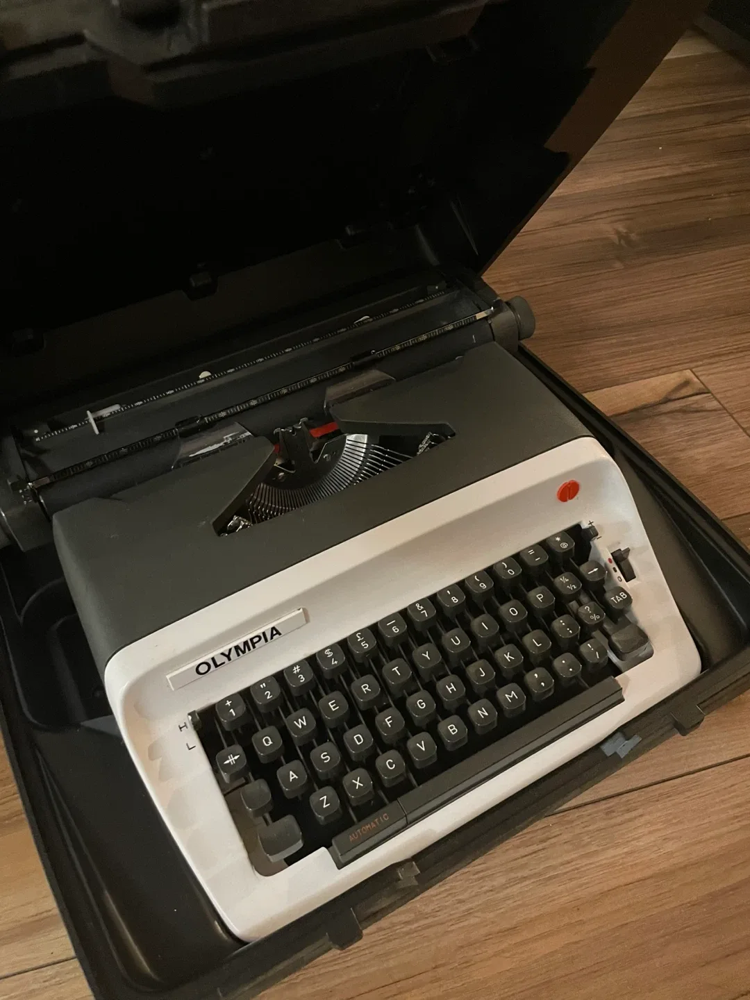 Olympia International B12 Typewriter image indicator(6)