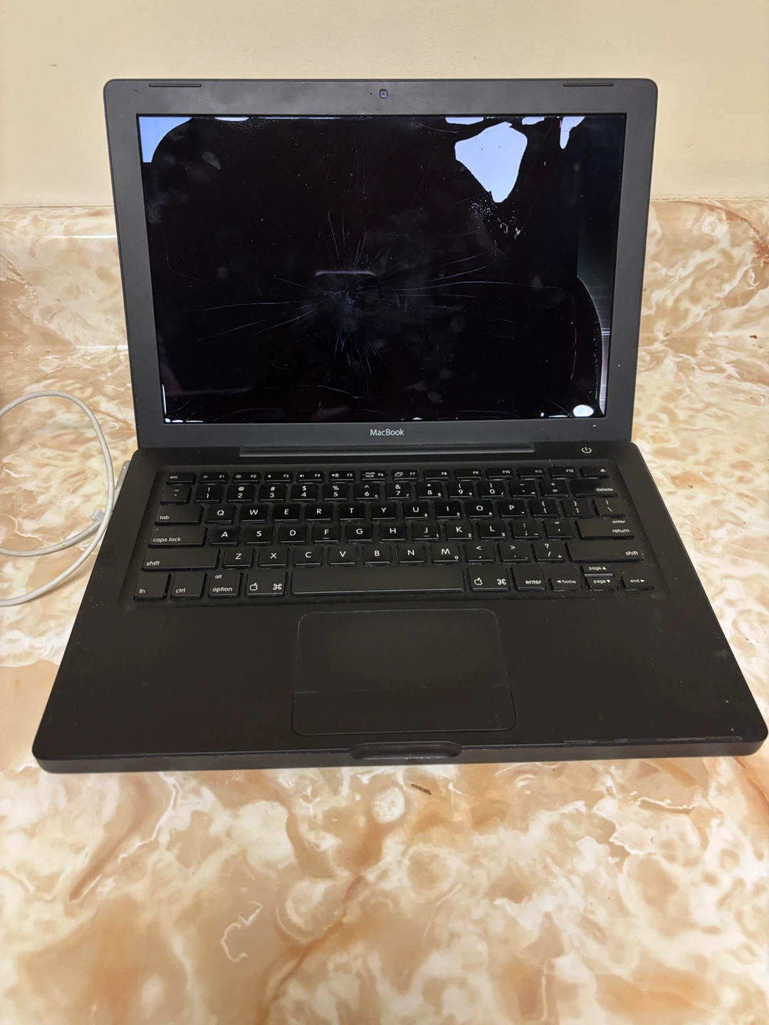 Apple MacBook A1181 (Cracked Screen)
