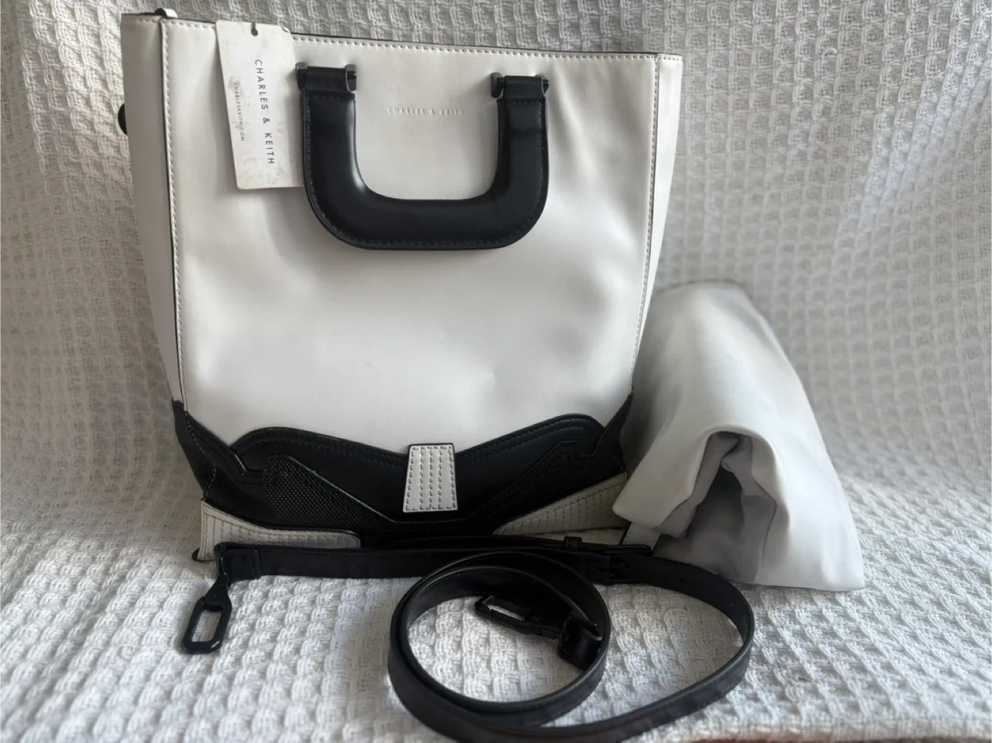 Charles & Keith White Tote Bag image indicator(2)
