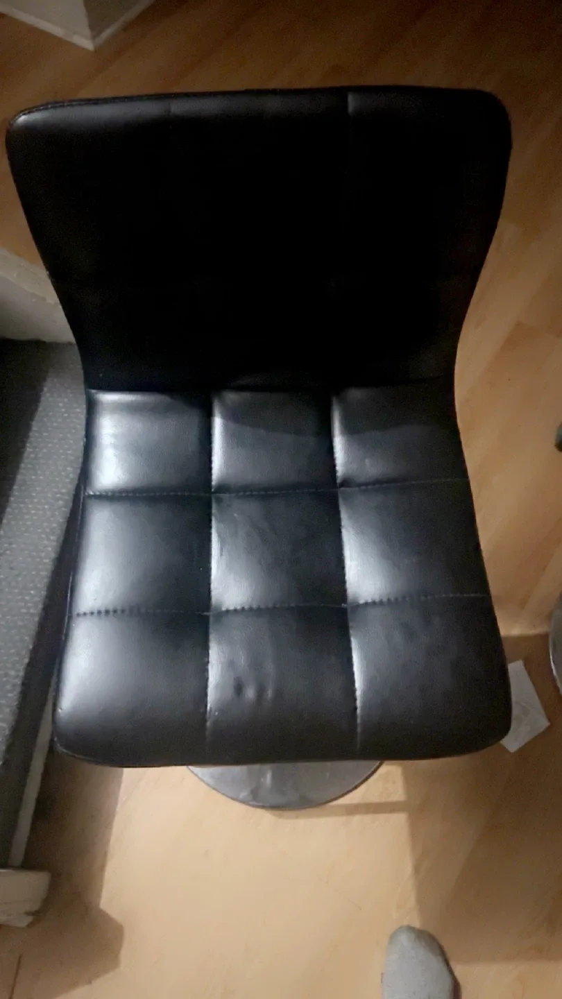 Black Swivel Bar Stool image indicator(2)