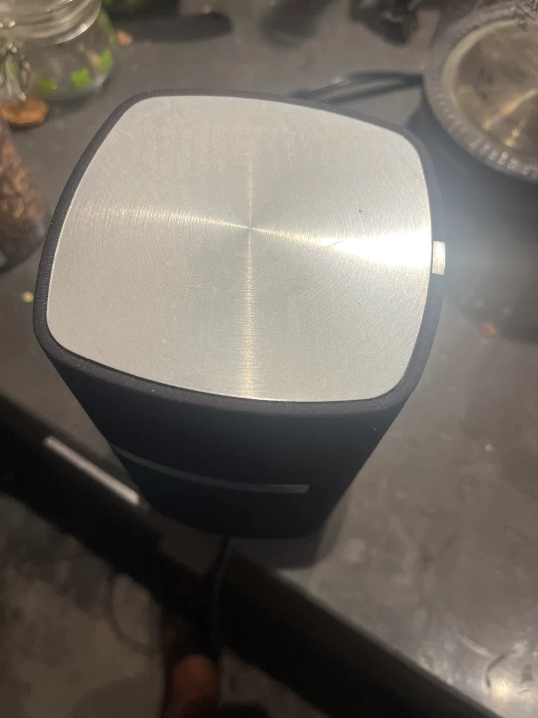 Bowers & Wilkins Zeppelin Wireless Speaker image indicator(3)