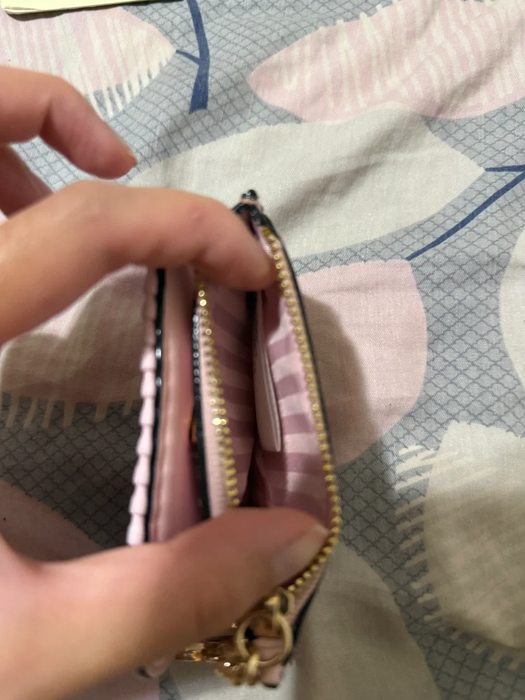 Victoria’s Secret Pink Cardholder Keychain image indicator(3)