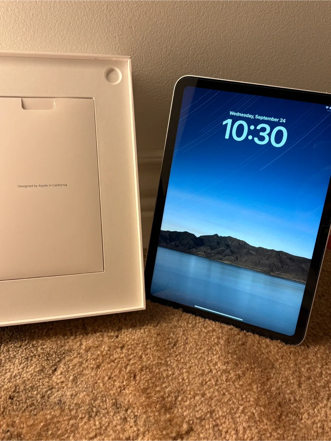 Apple iPad, Box Included image indicator(2)