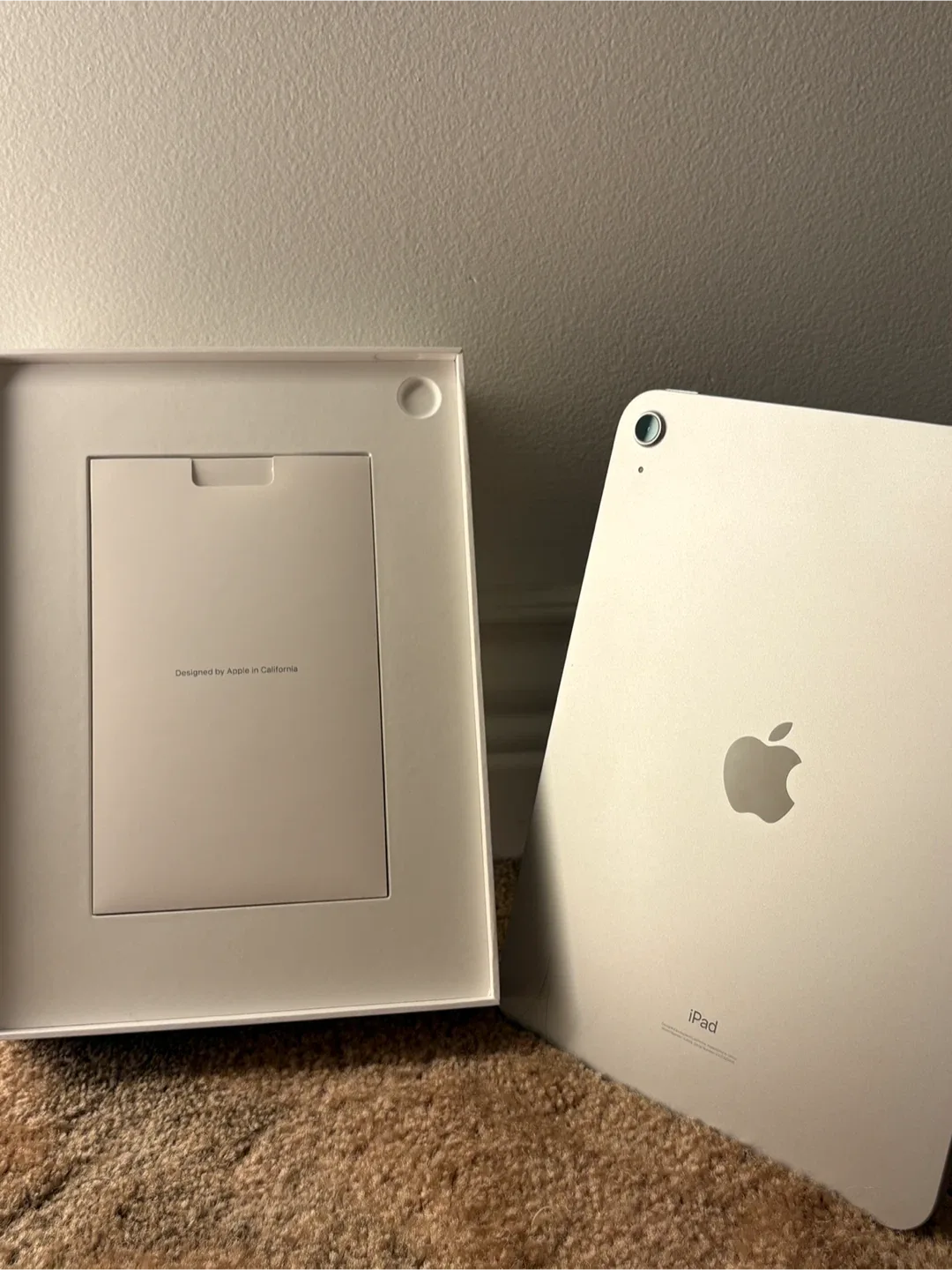 Apple iPad, Box Included image indicator(3)