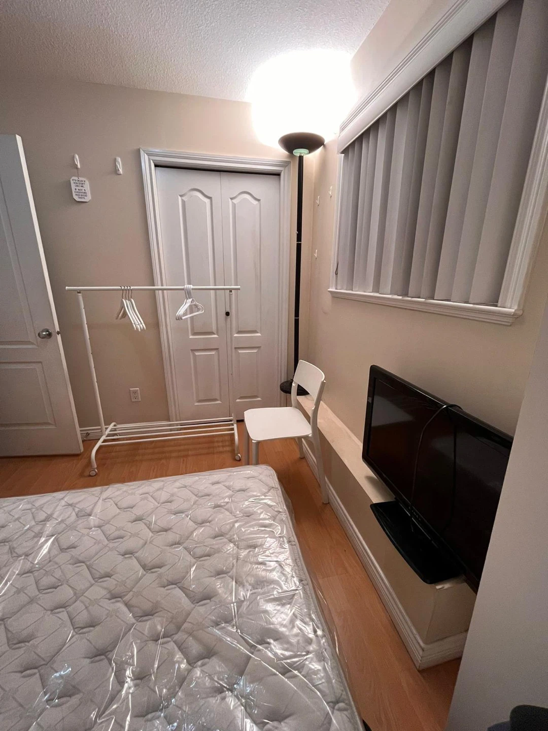 1 room for rent in 2 bedroom ground floor suite. Need 1 girl - photo 5