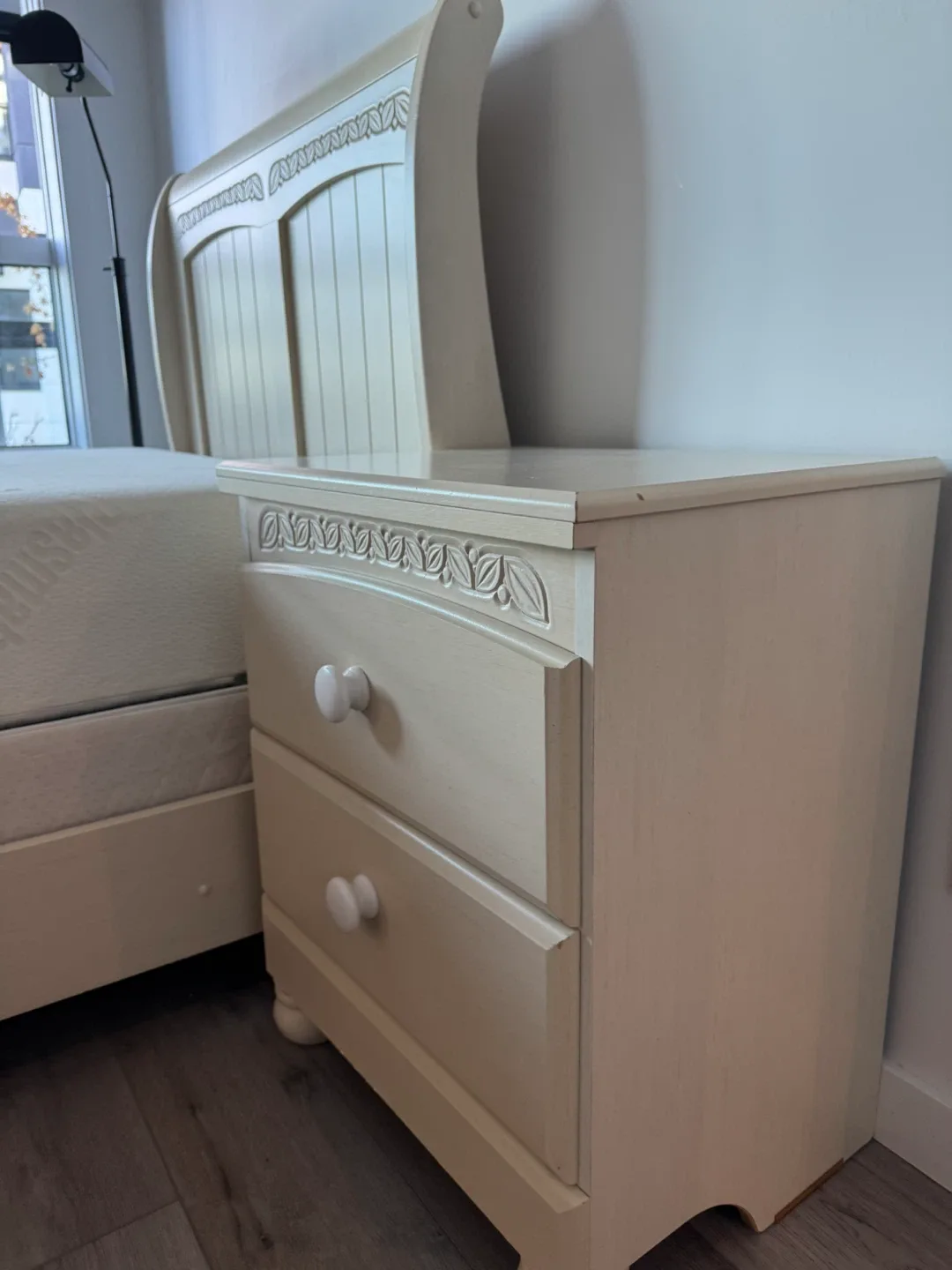 Ashley Cottage Retreat Twin Sleigh Bedroom Set image indicator(3)