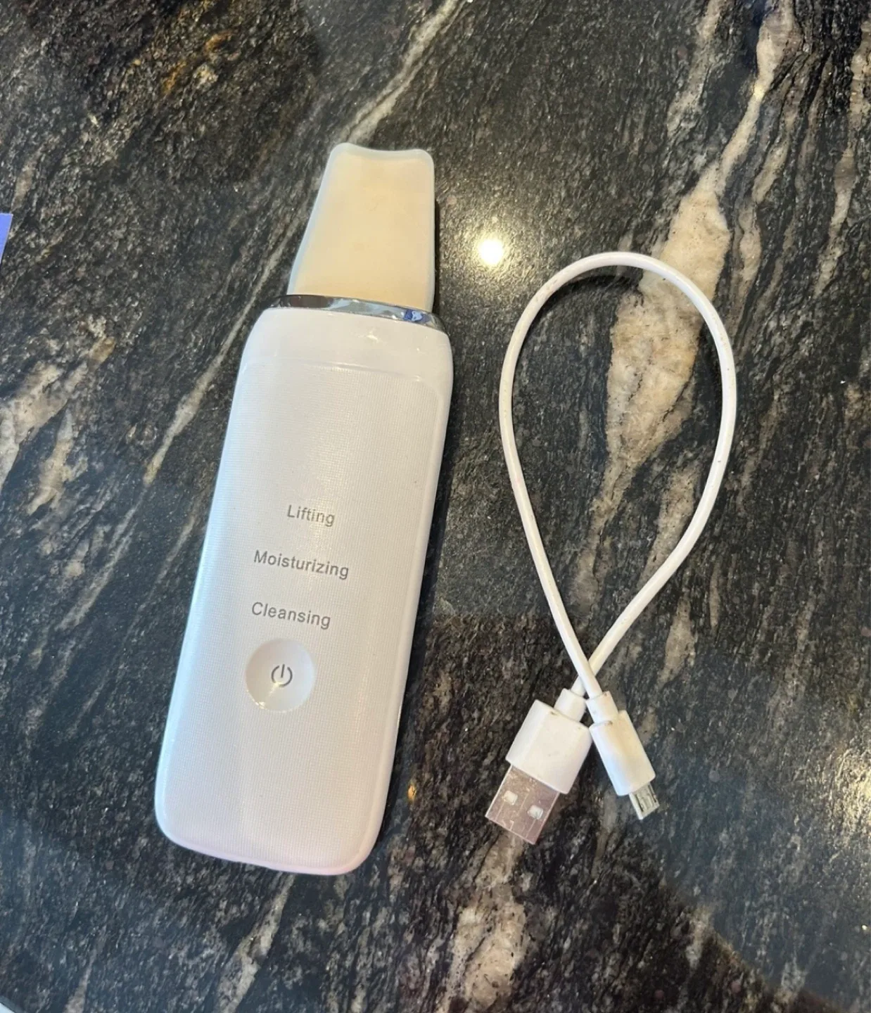 Facial Skin Scrubber - Cleansing, Moisturizing, Lifting thumbnail