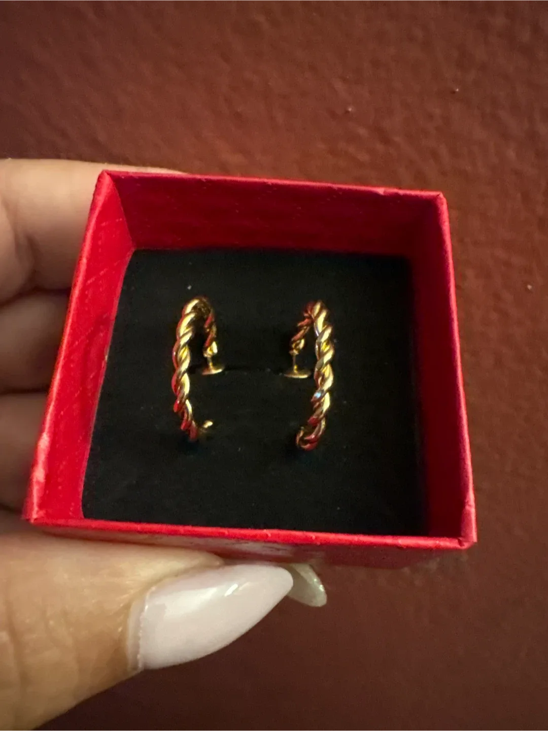 New Gold tone Twisted Hoop Earrings thumbnail