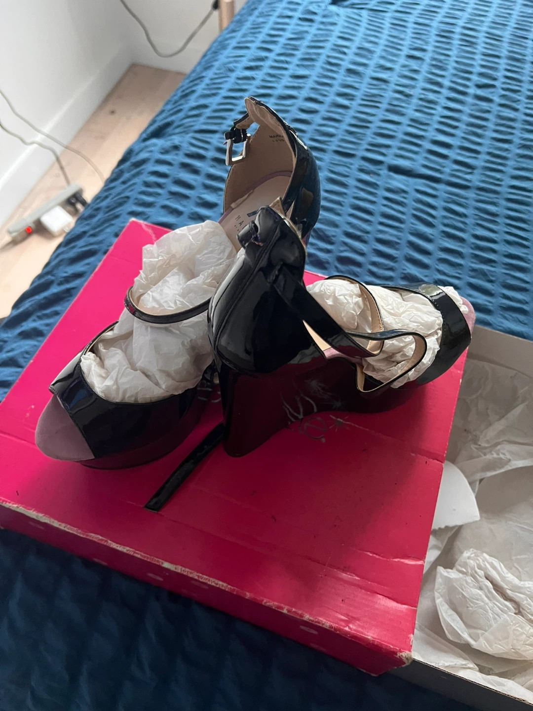 Black Patent Leather Wedge Heels - photo 3
