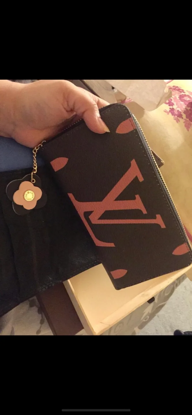 Louis Vuitton Wallet thumbnail