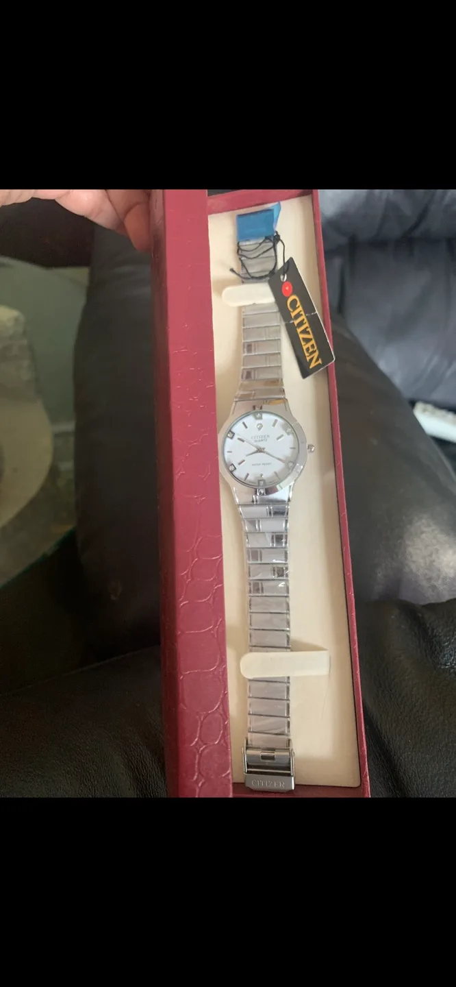 Citizen Quartz Silver Watch - New in Box image indicator(2)