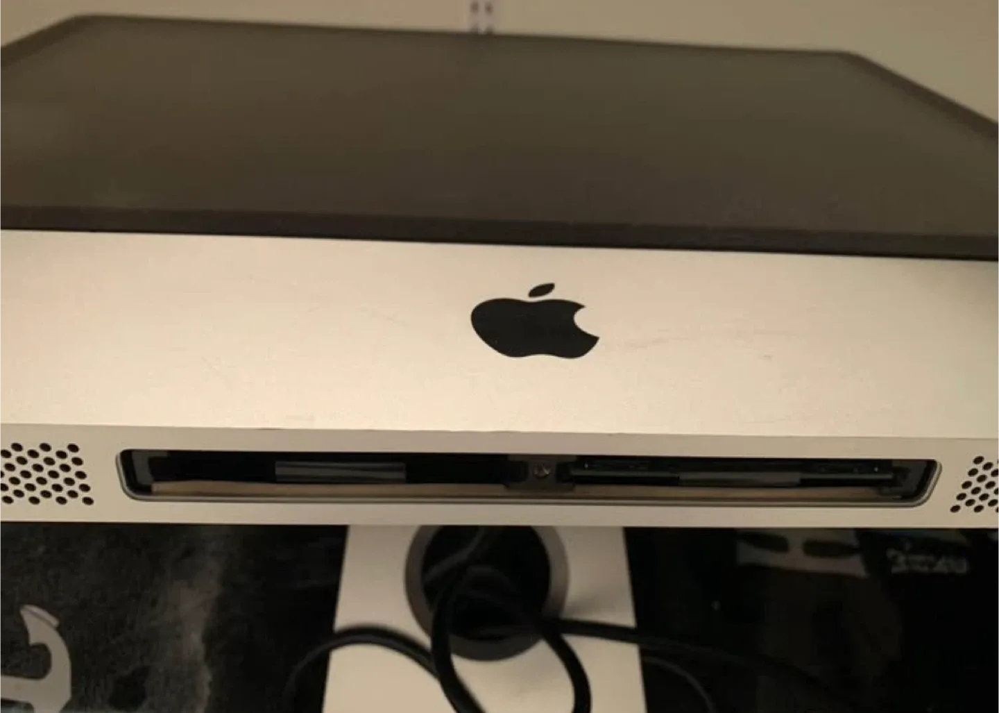 Apple iMac Desktop Computer image indicator(2)