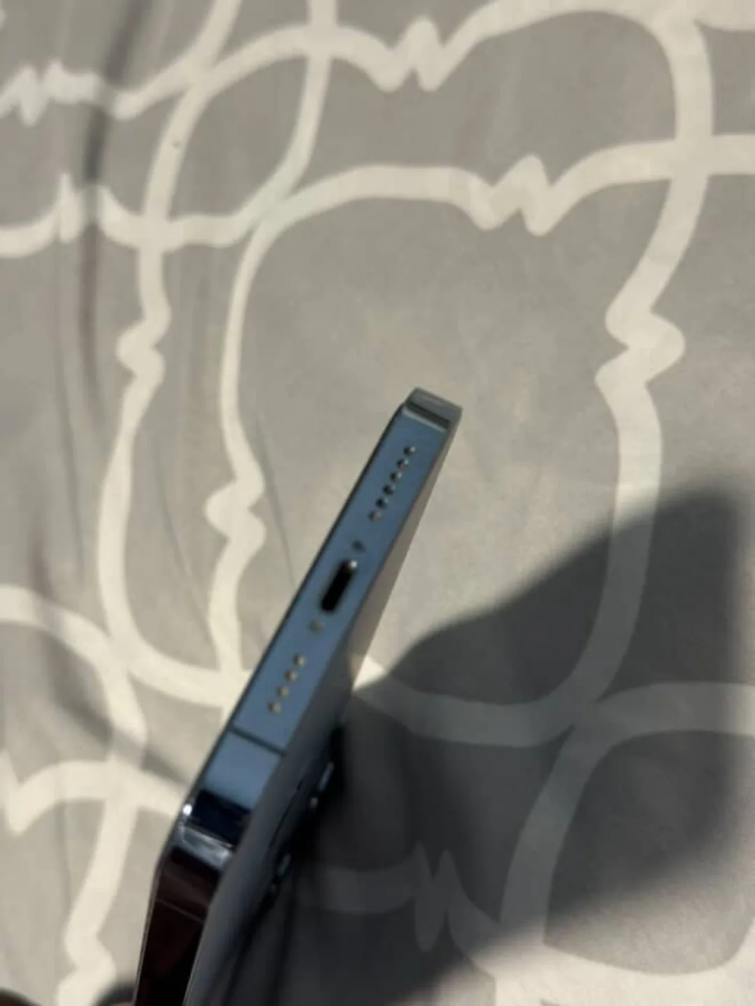 iPhone 13 Pro - Excellent Condition image indicator(4)