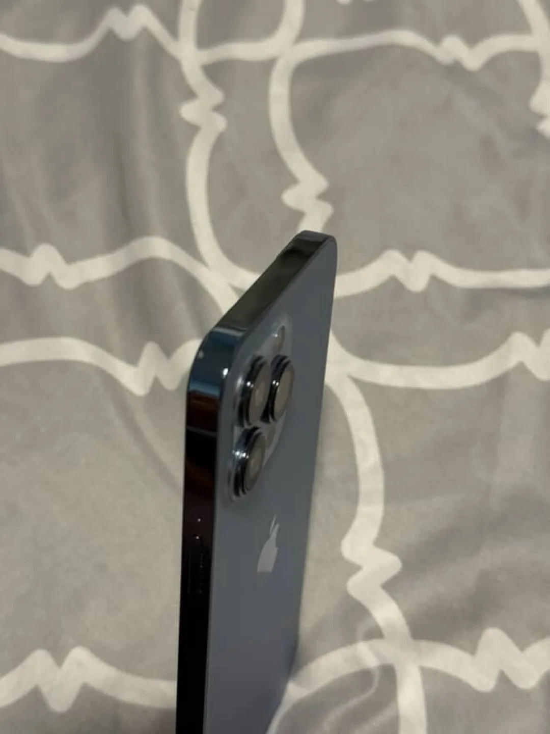 iPhone 13 Pro - Excellent Condition image indicator(5)