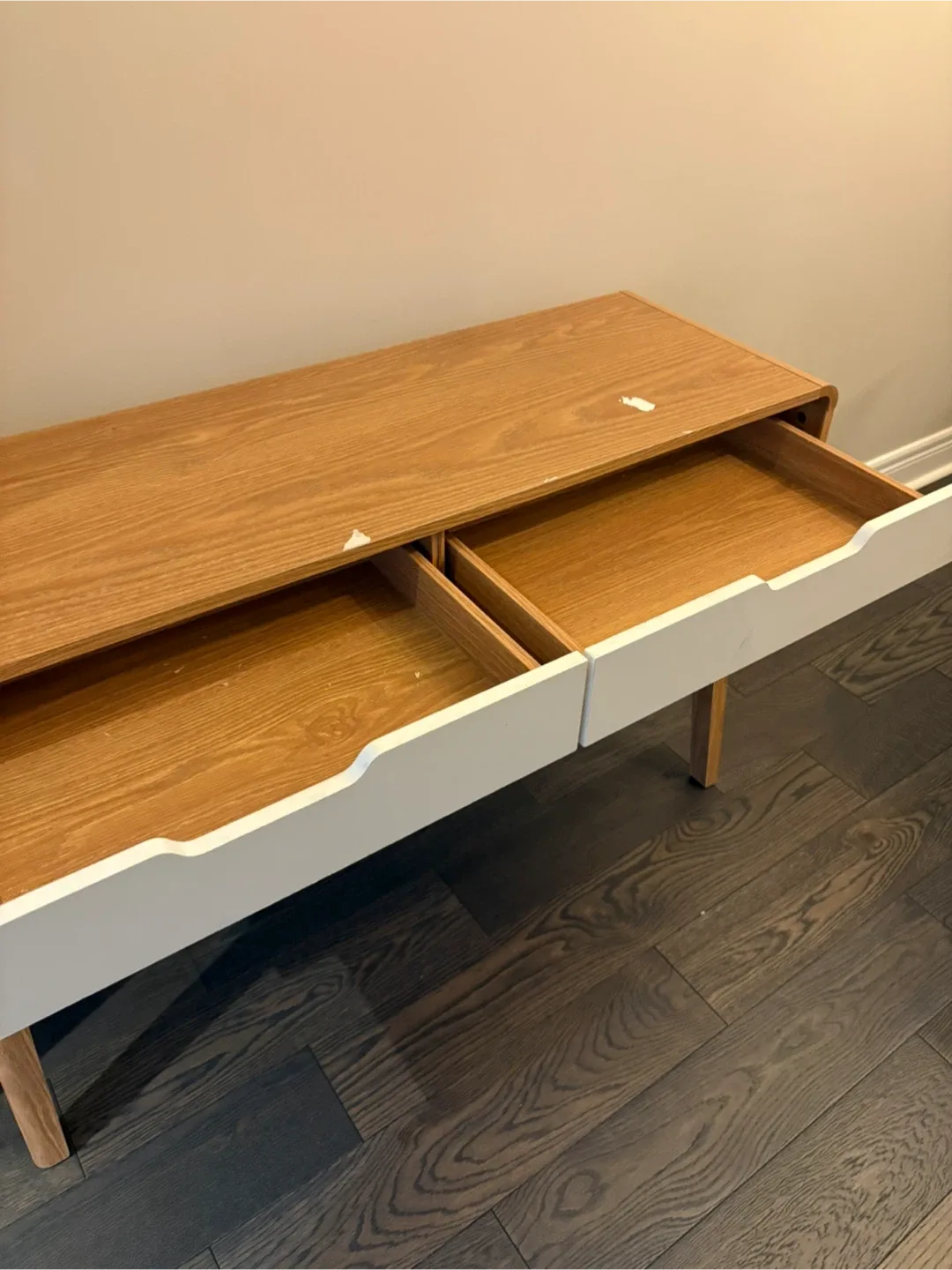 Wooden Desk with White Drawers image indicator(2)