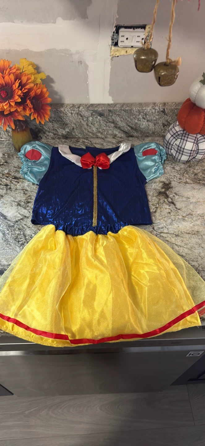 Snow White Costume - Kids Size 4-5 year old check more pictures