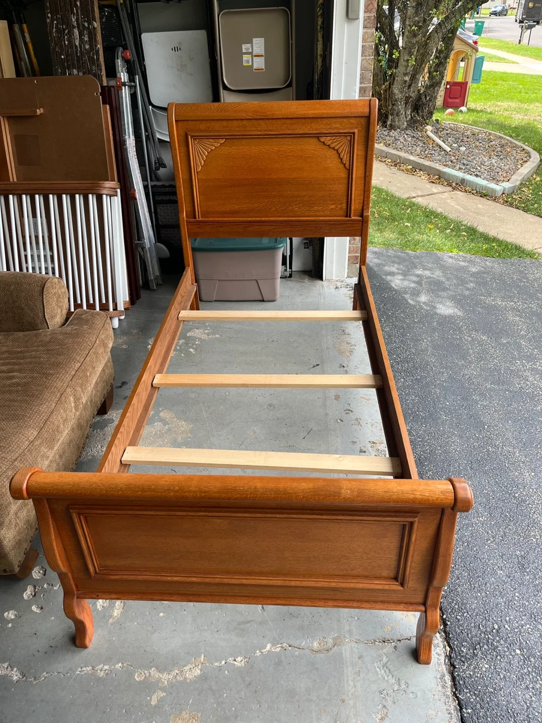 Sealy Schneiderman's Twin Bed Frame & Mattress thumbnail