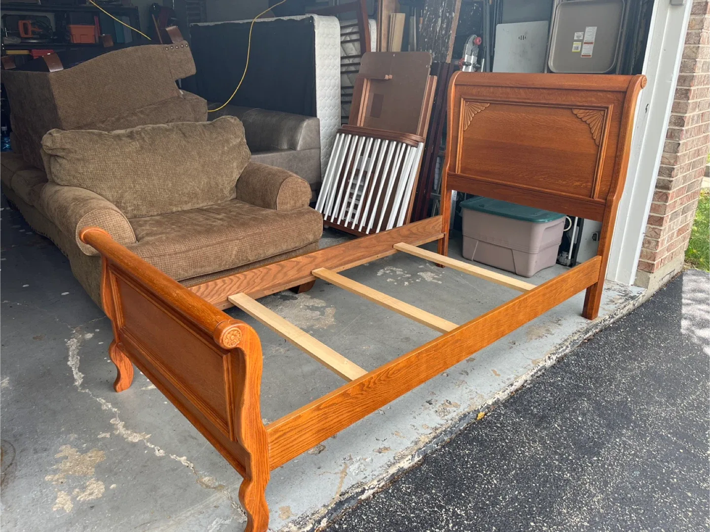 Sealy Schneiderman's Twin Bed Frame & Mattress image indicator(2)